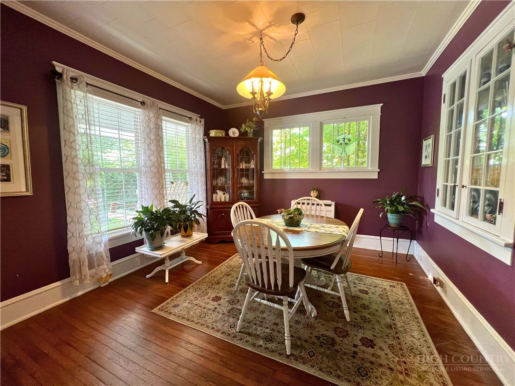 Image number 7 for the current listing