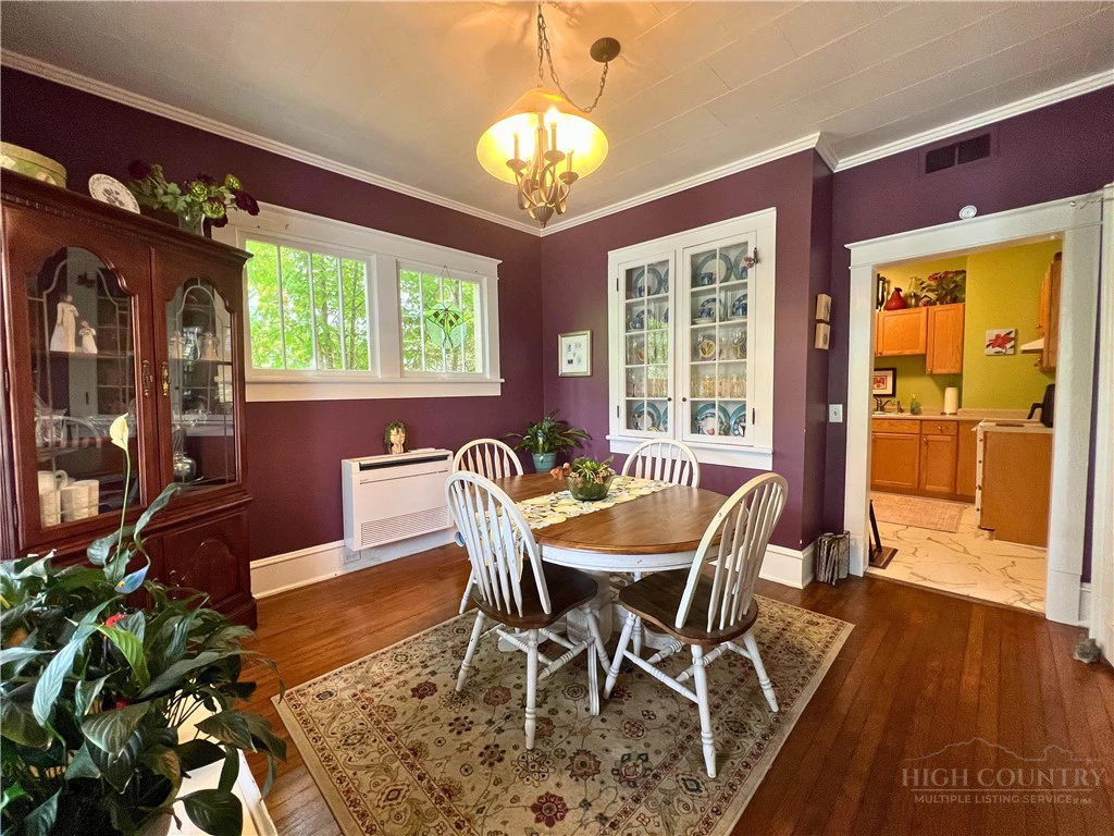 Image number 8 for the current listing
