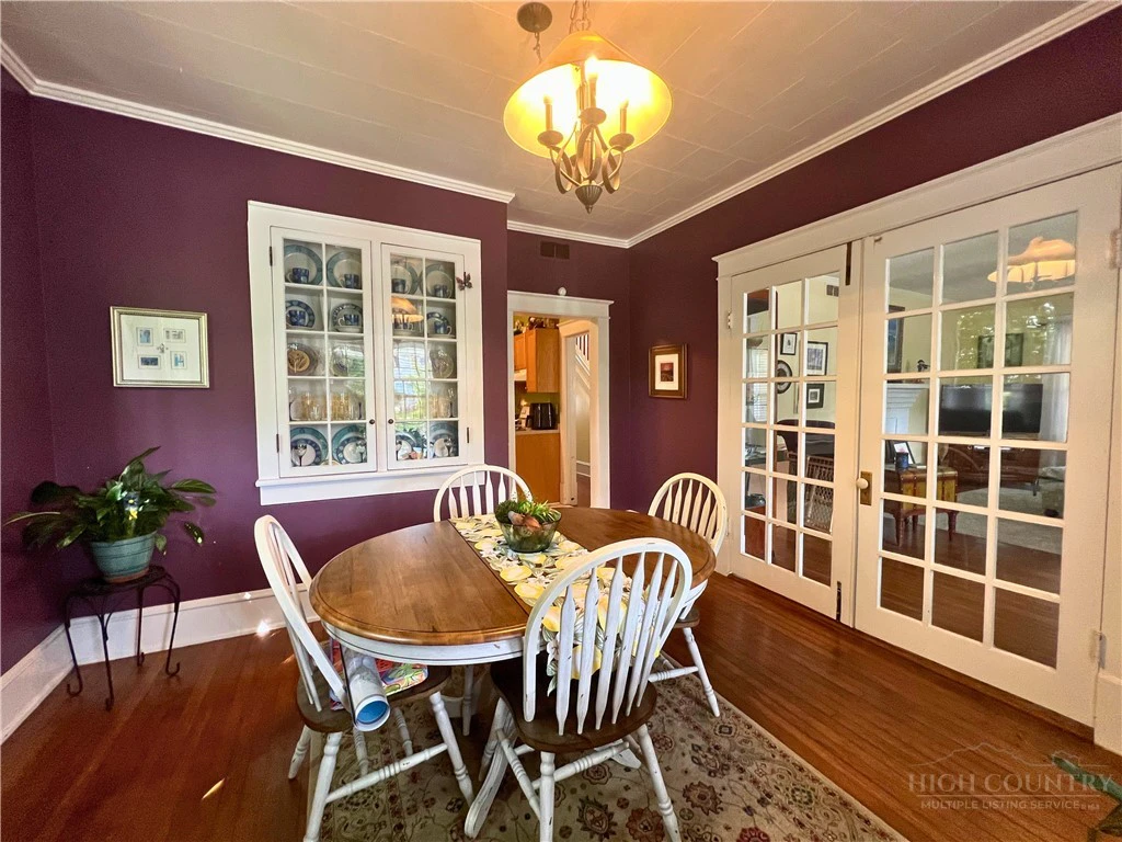 Image number 9 for the current listing