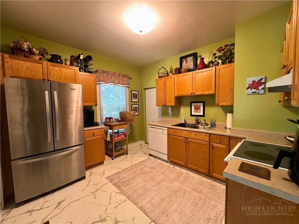 Image number 11 for the current listing