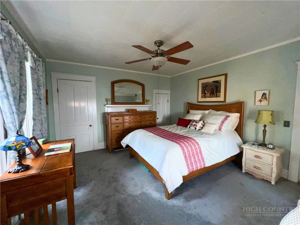 Image number 12 for the current listing