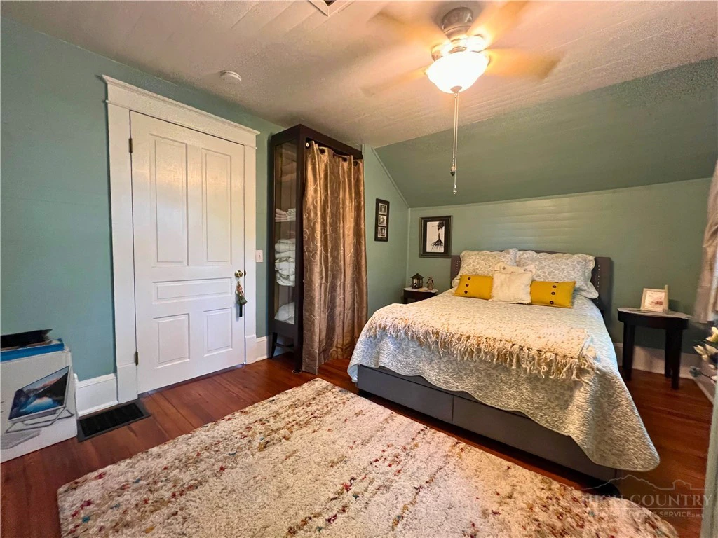 Image number 18 for the current listing