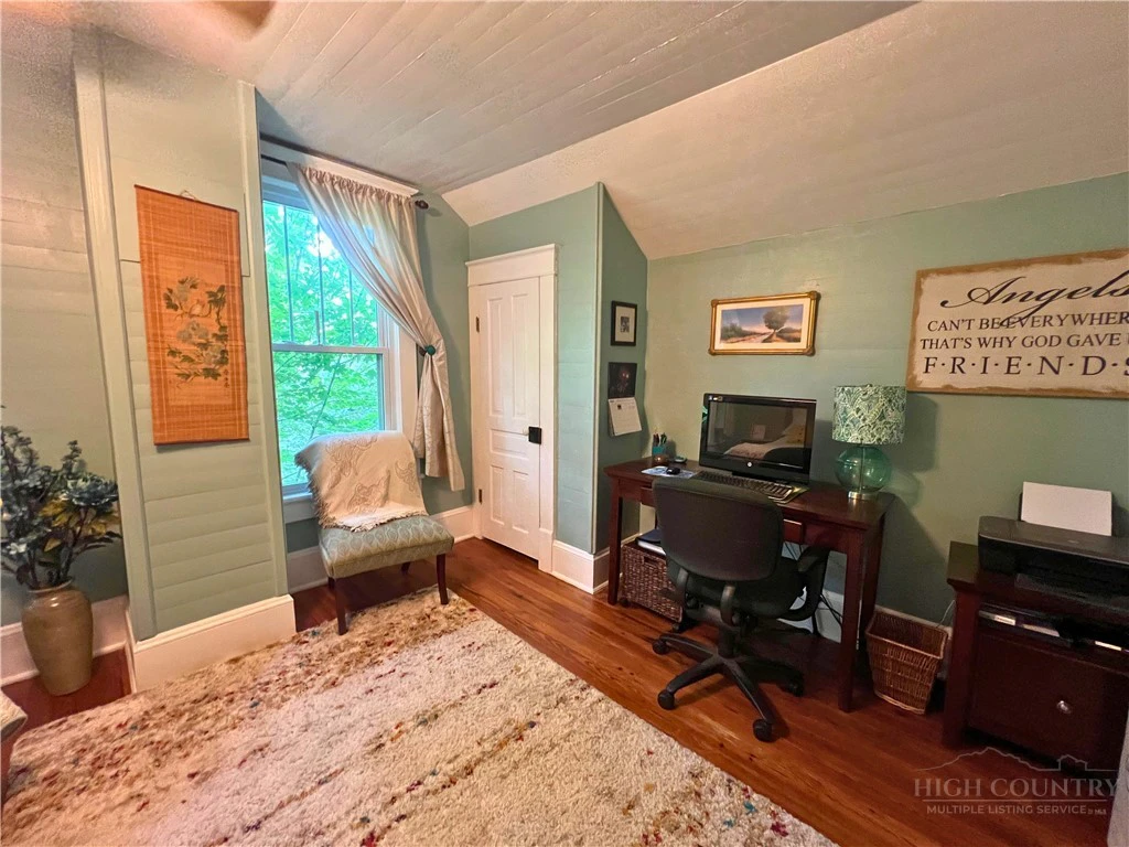Image number 20 for the current listing