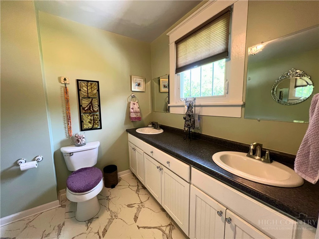 Image number 21 for the current listing