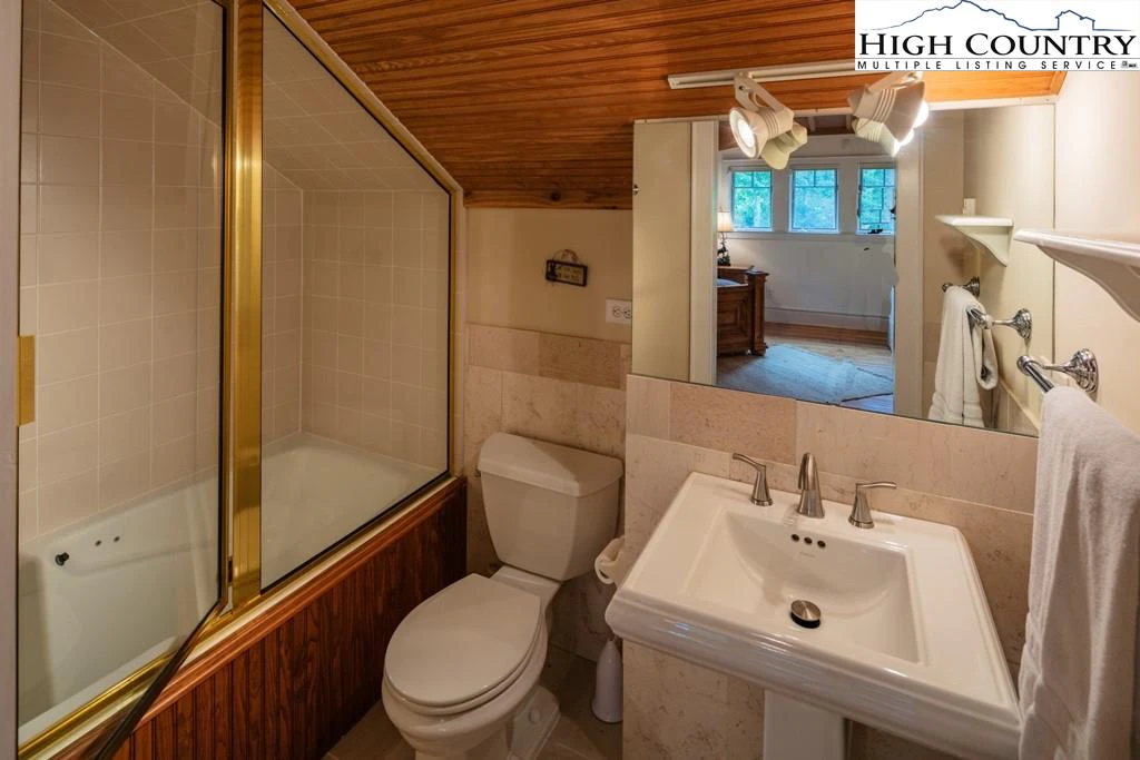 Image number 2 for the current listing