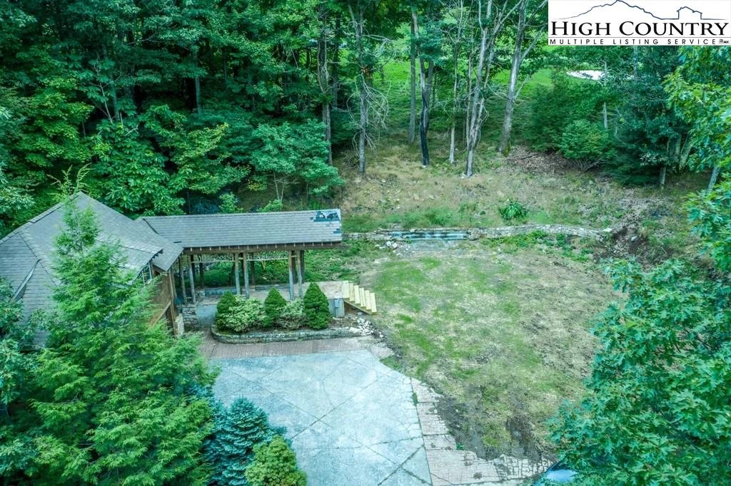 Image number 8 for the current listing