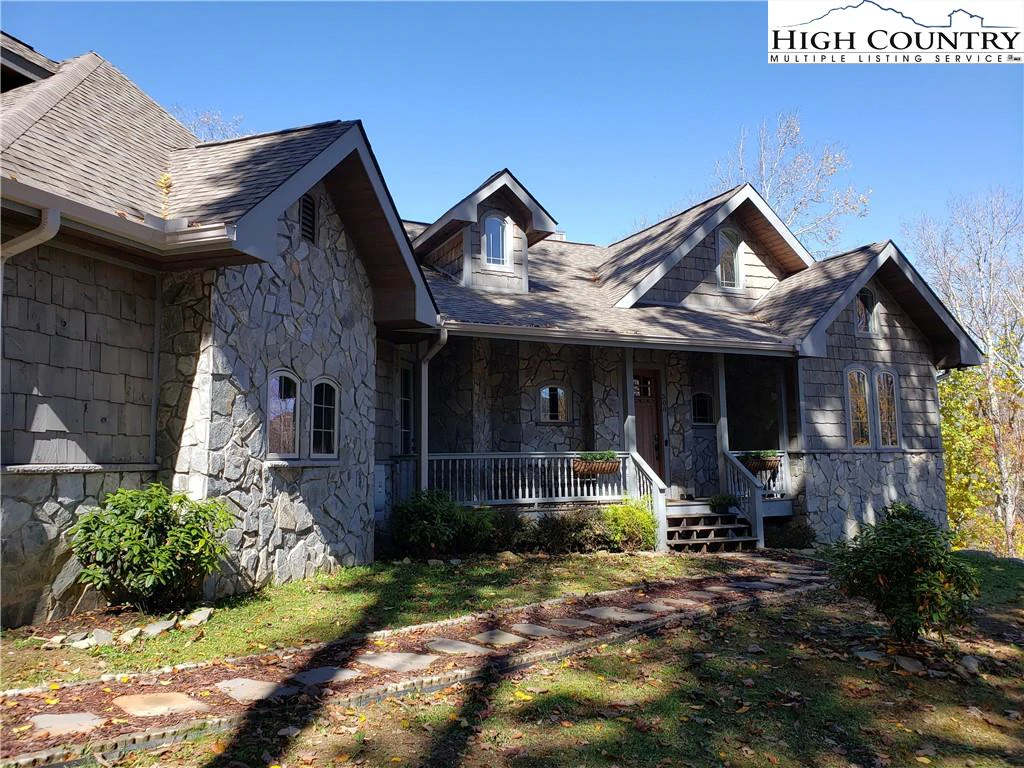 Image number 1 for the current listing