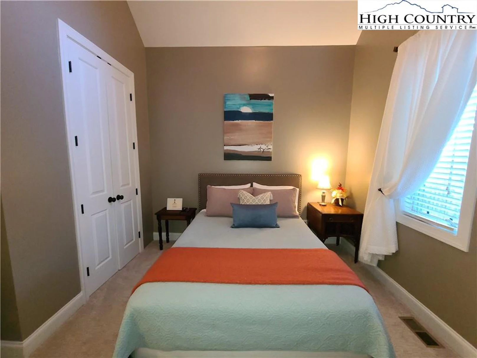 Image number 3 for the current listing