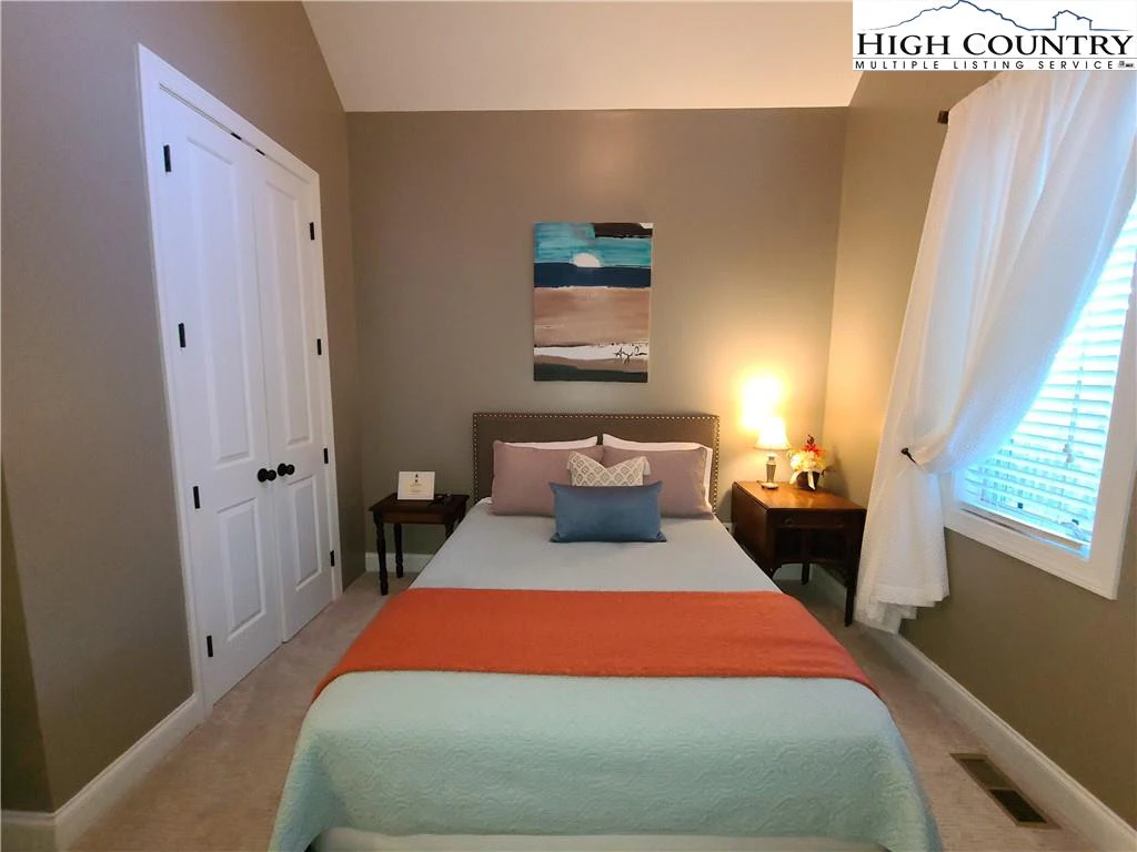 Image number 3 for the current listing