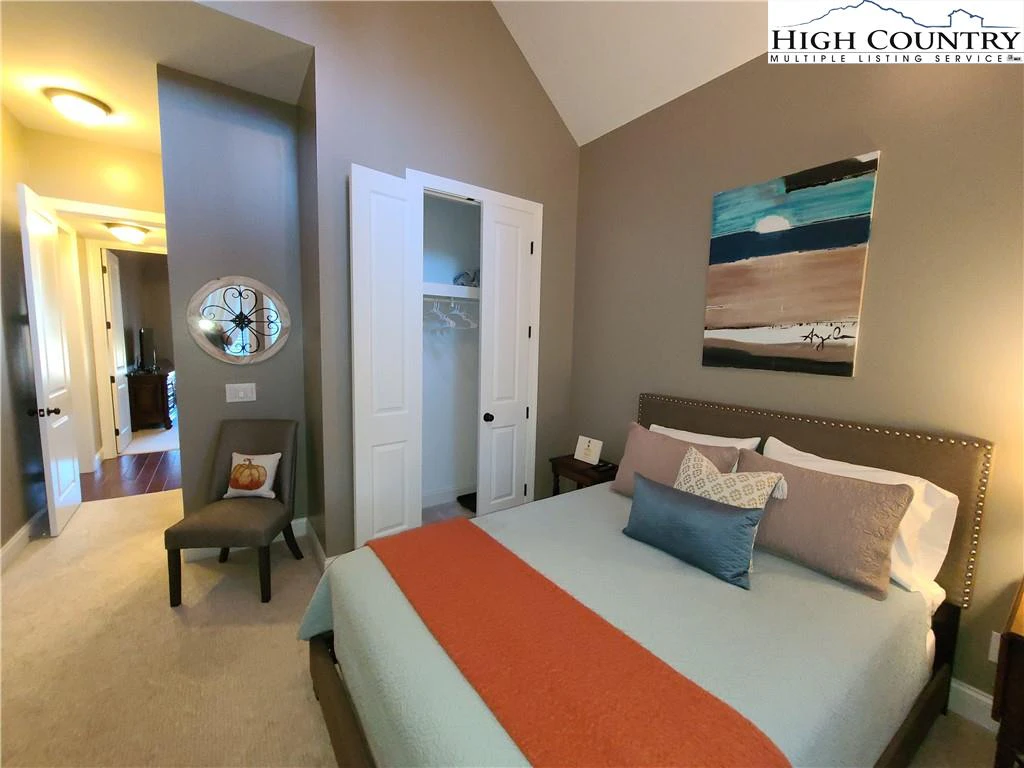 Image number 6 for the current listing