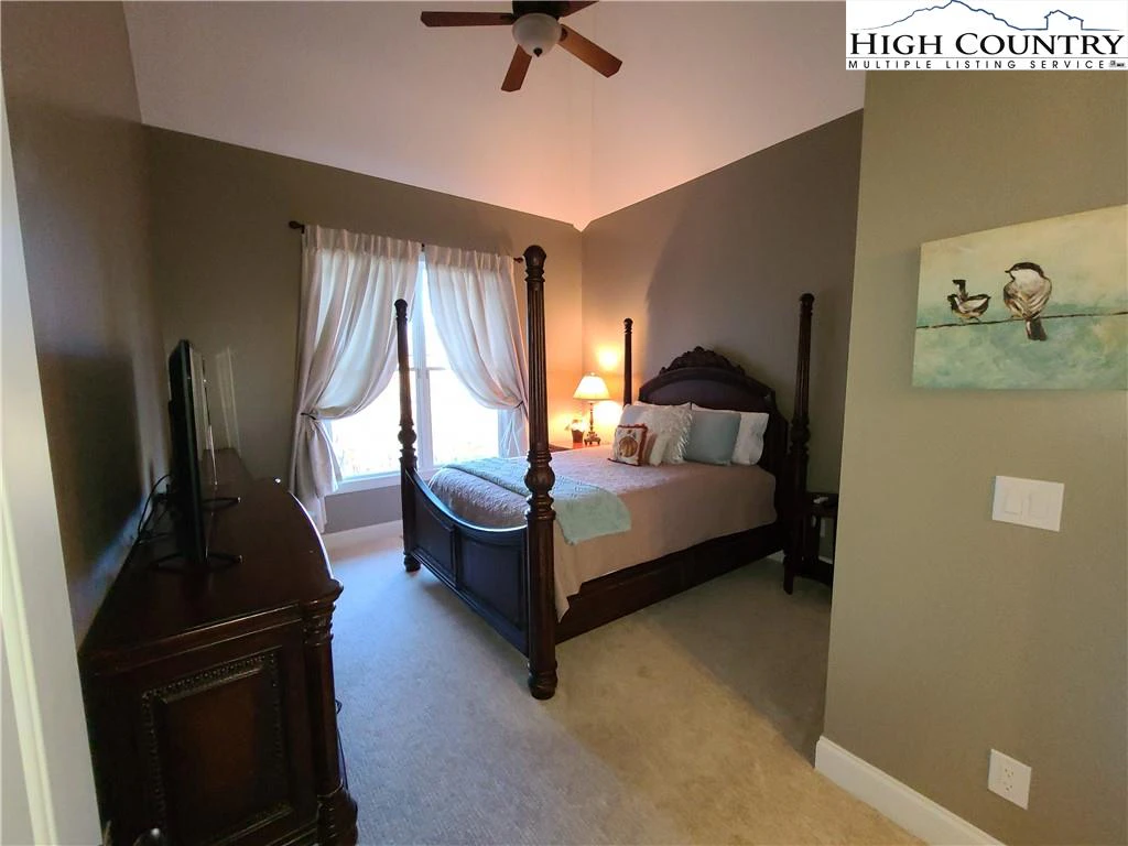 Image number 9 for the current listing
