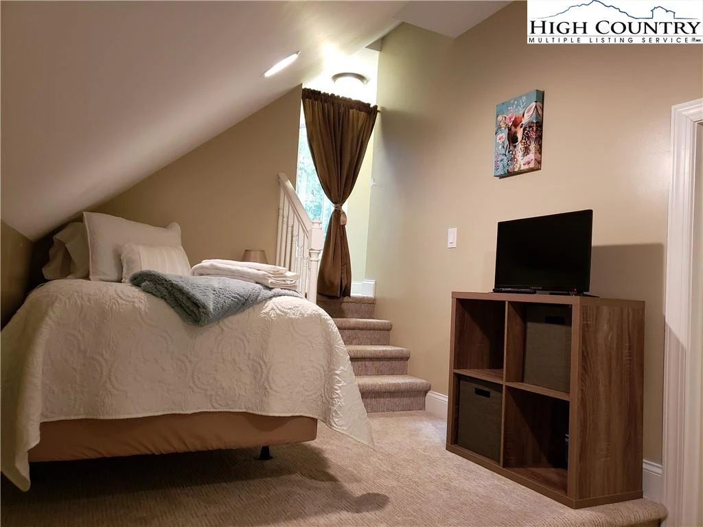 Image number 12 for the current listing