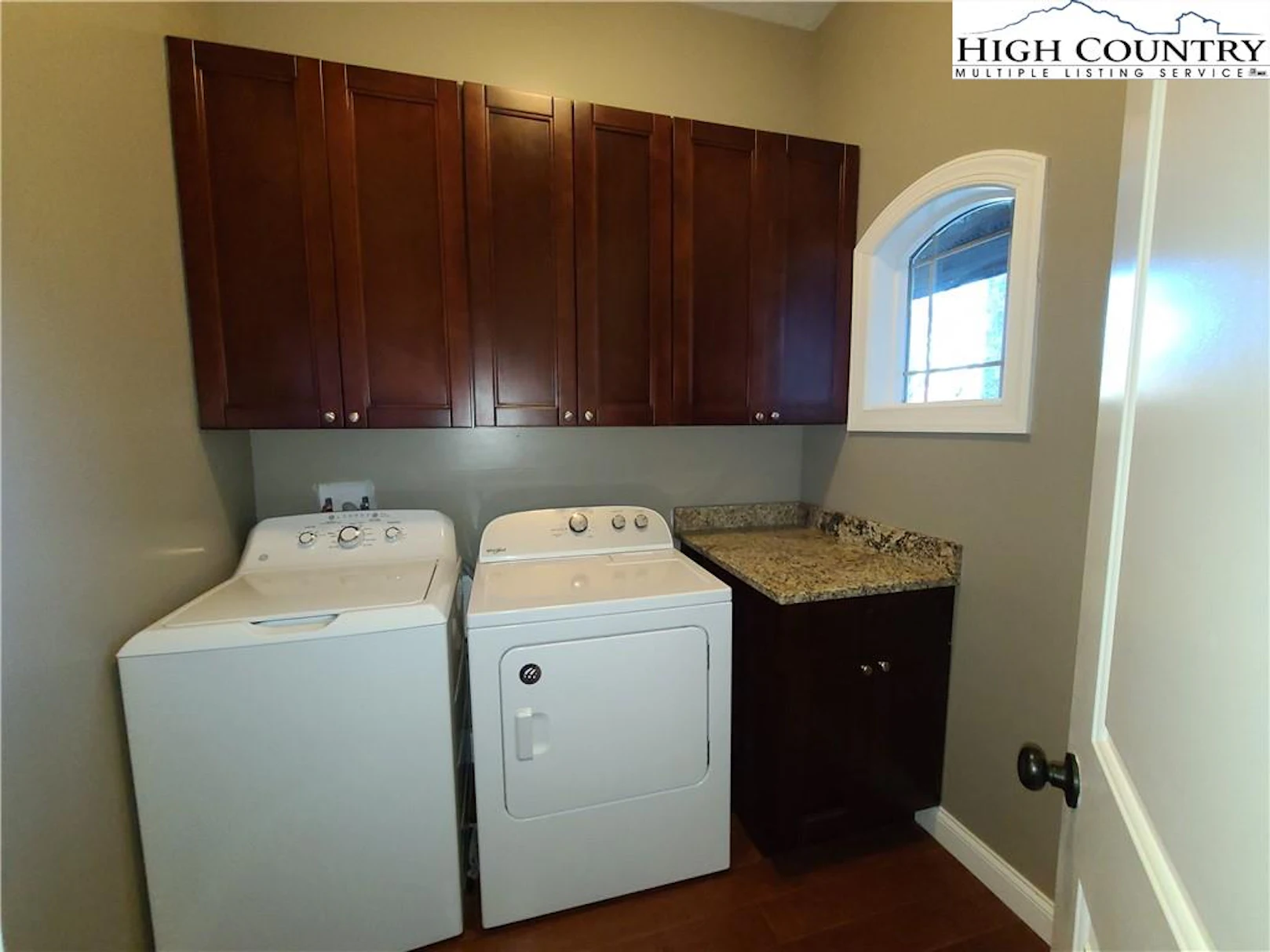 Image number 14 for the current listing