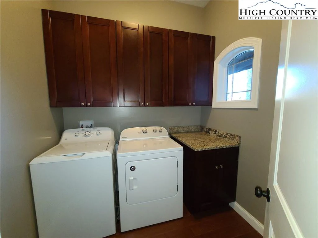 Image number 14 for the current listing