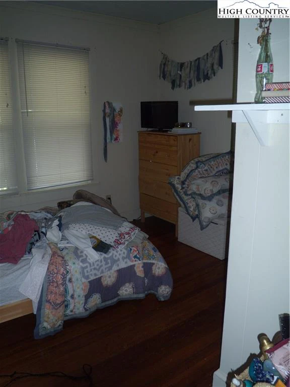 Image number 13 for the current listing