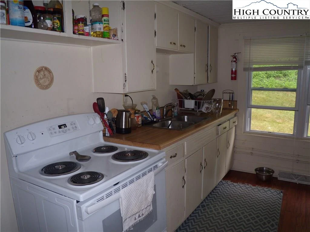 Image number 12 for the current listing