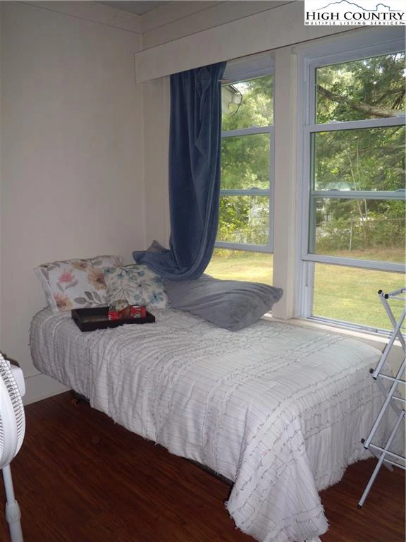 Image number 11 for the current listing