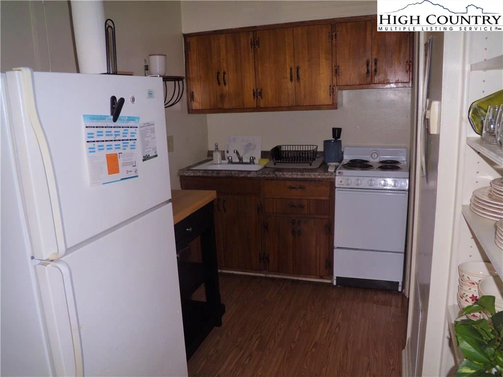 Image number 6 for the current listing