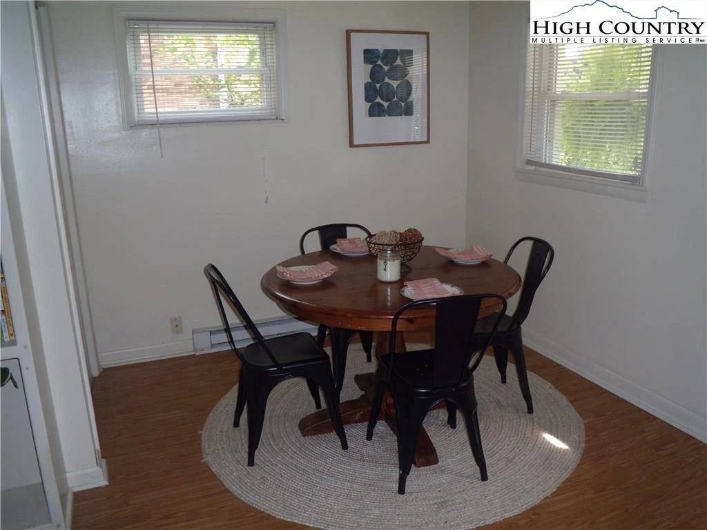 Image number 5 for the current listing
