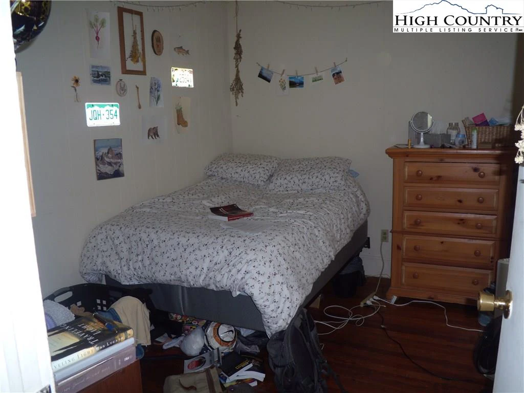 Image number 16 for the current listing