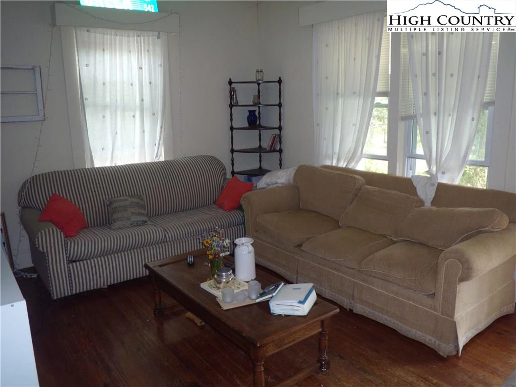 Image number 14 for the current listing
