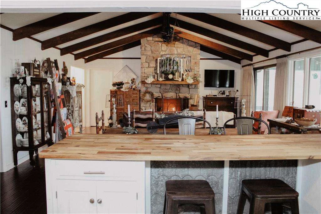 Image number 6 for the current listing