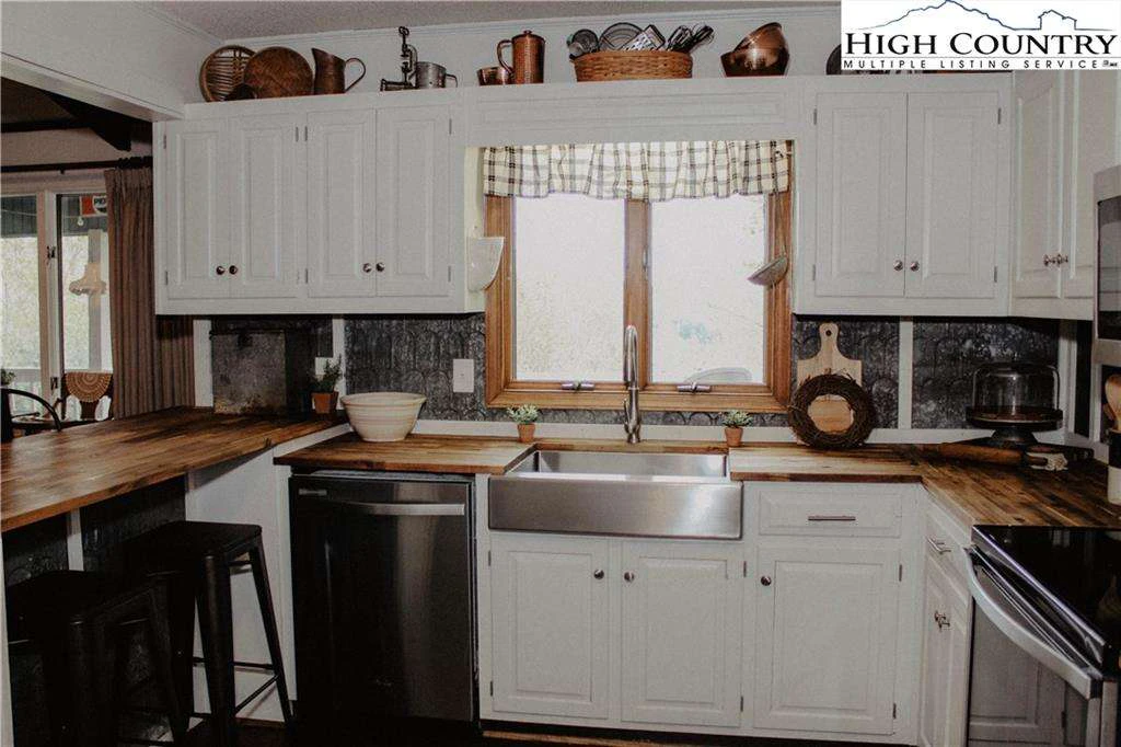 Image number 3 for the current listing