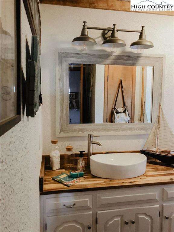 Image number 14 for the current listing