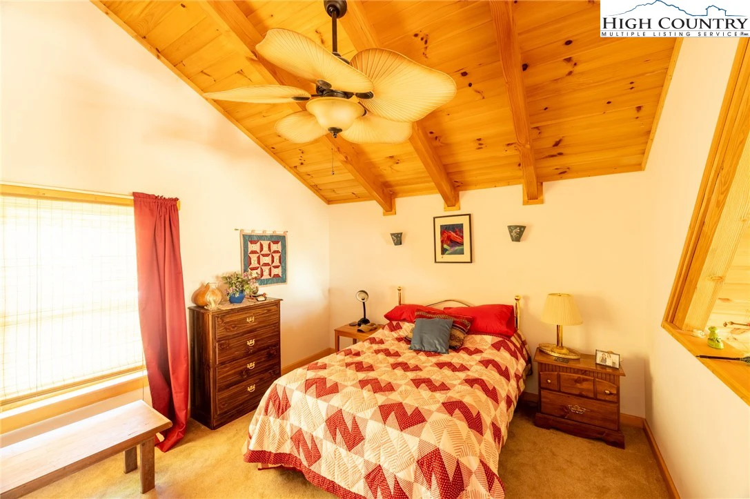 Image number 14 for the current listing