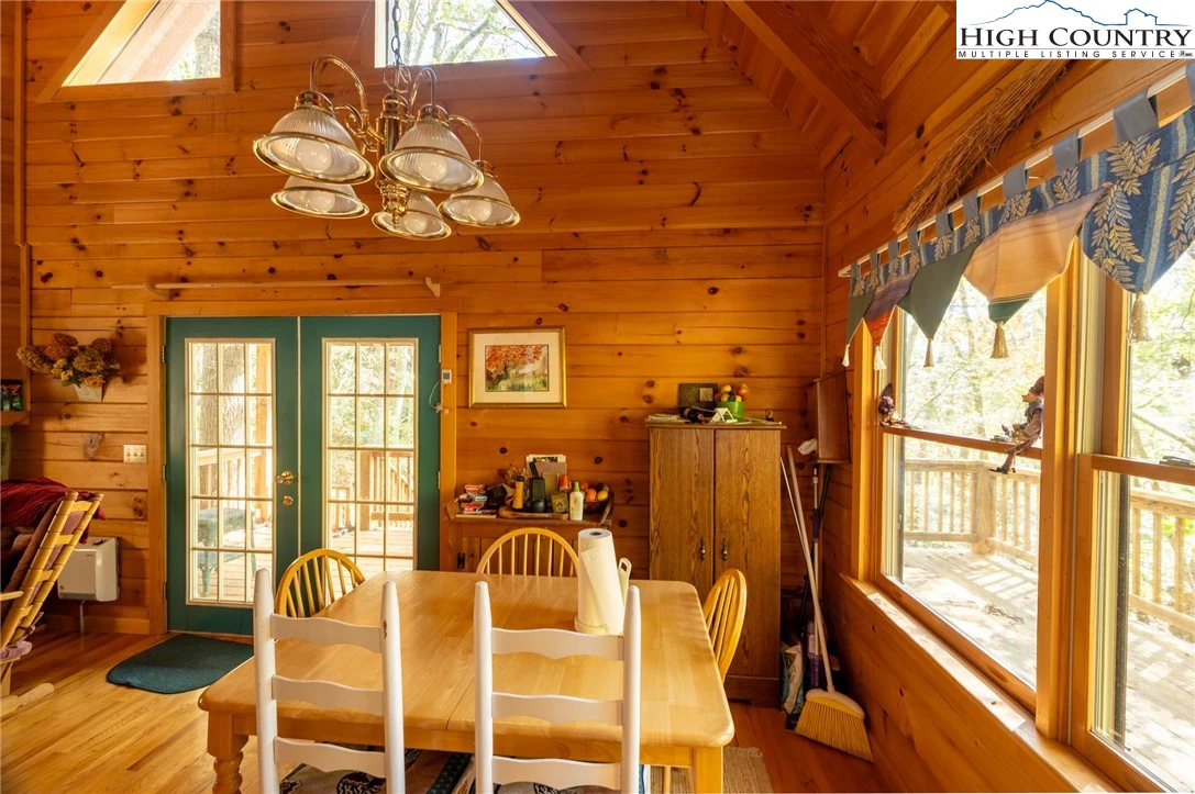 Image number 21 for the current listing