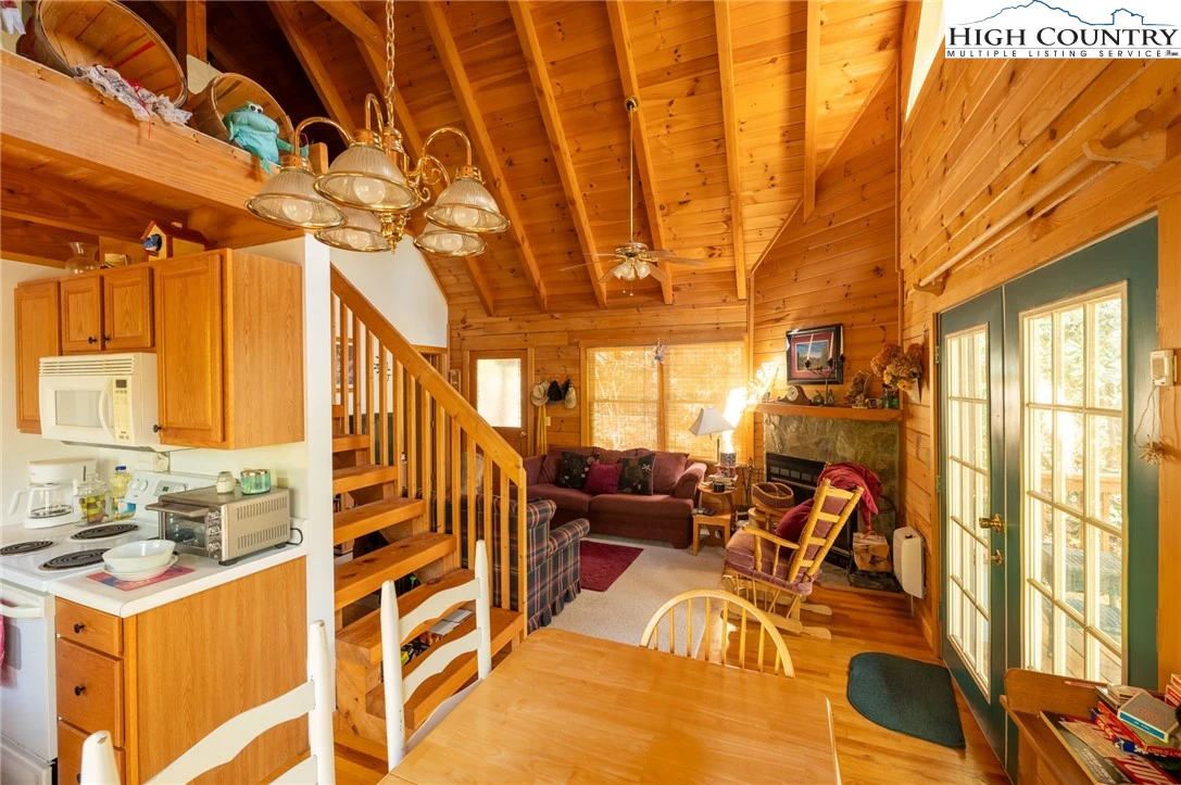 Image number 19 for the current listing