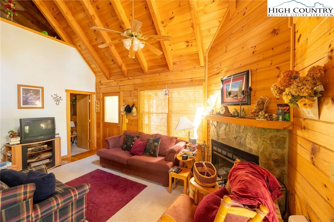Image number 18 for the current listing