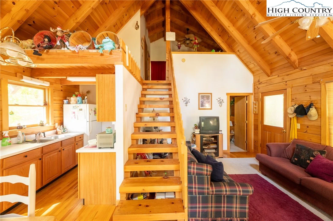 Image number 17 for the current listing