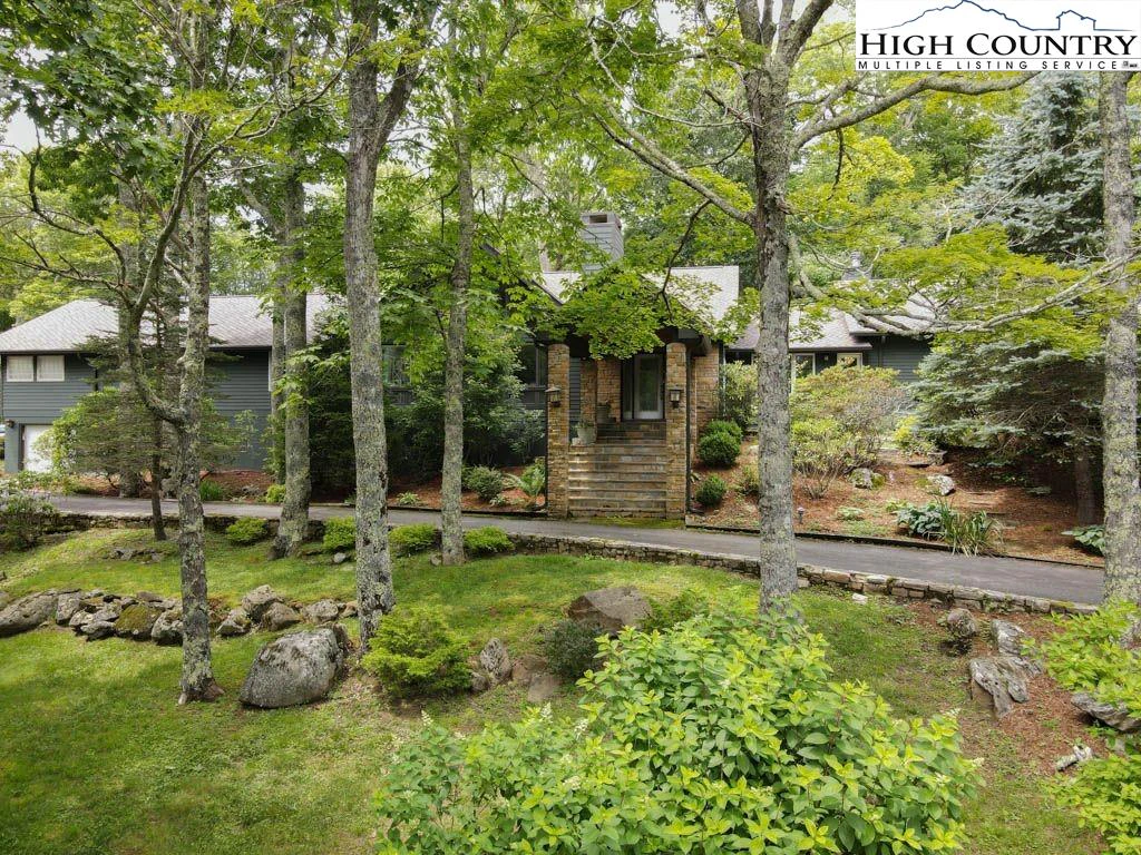 Image number 1 for the current listing