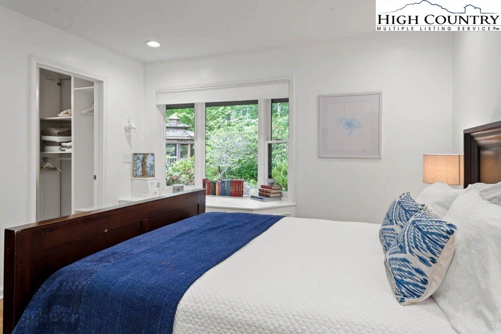 Image number 7 for the current listing