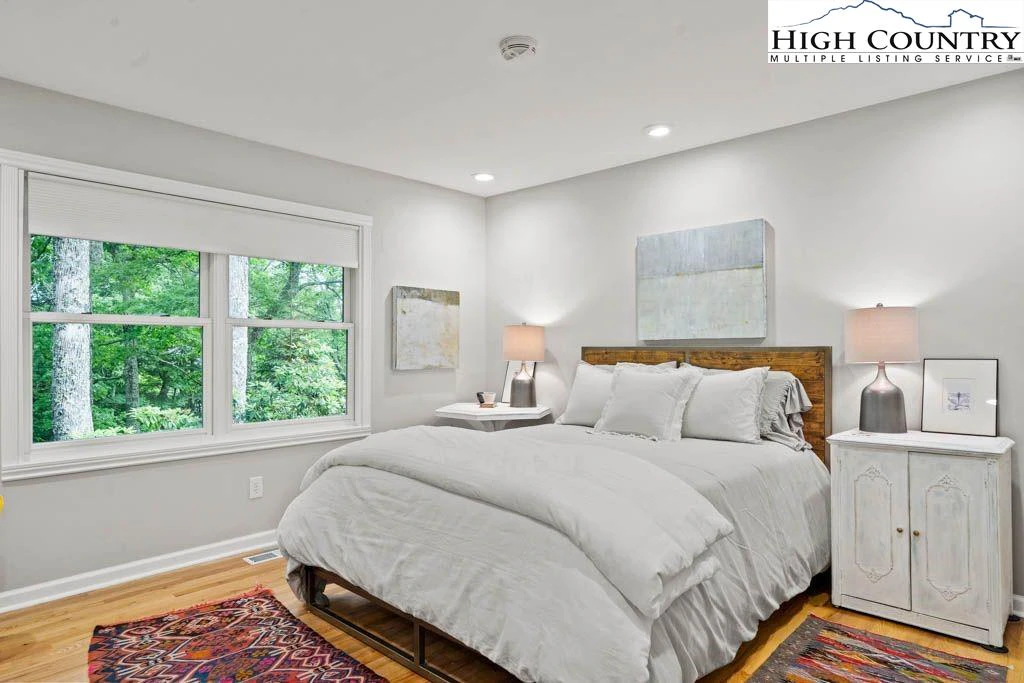 Image number 9 for the current listing
