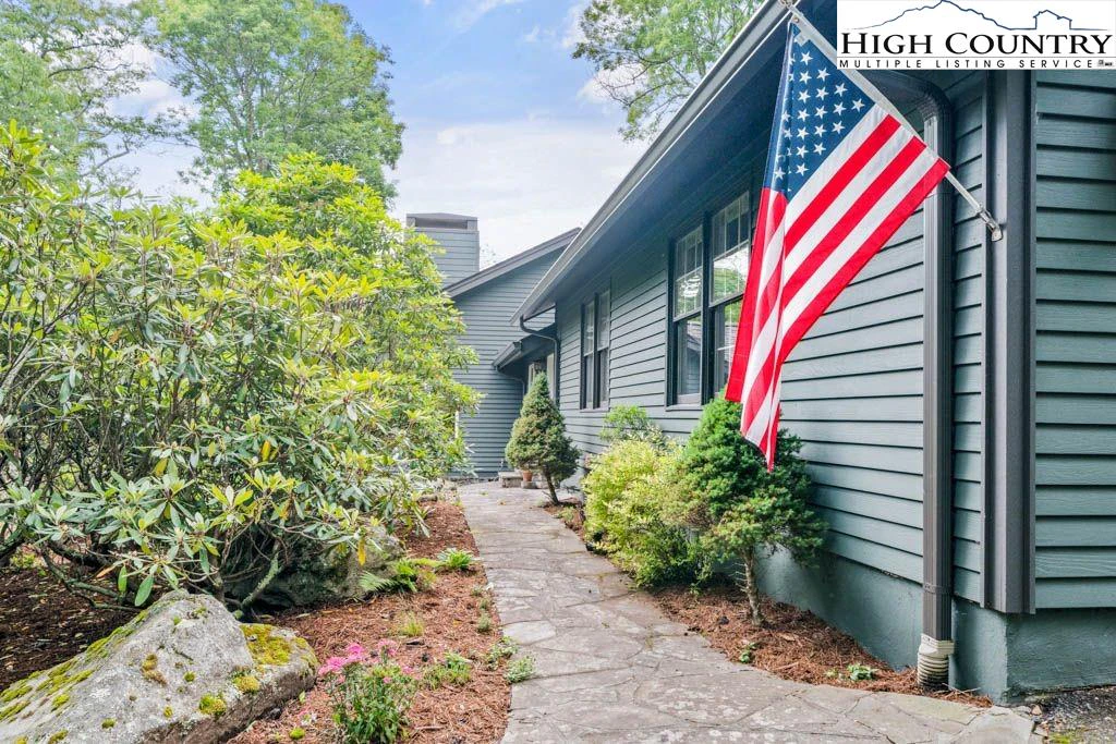 Image number 11 for the current listing