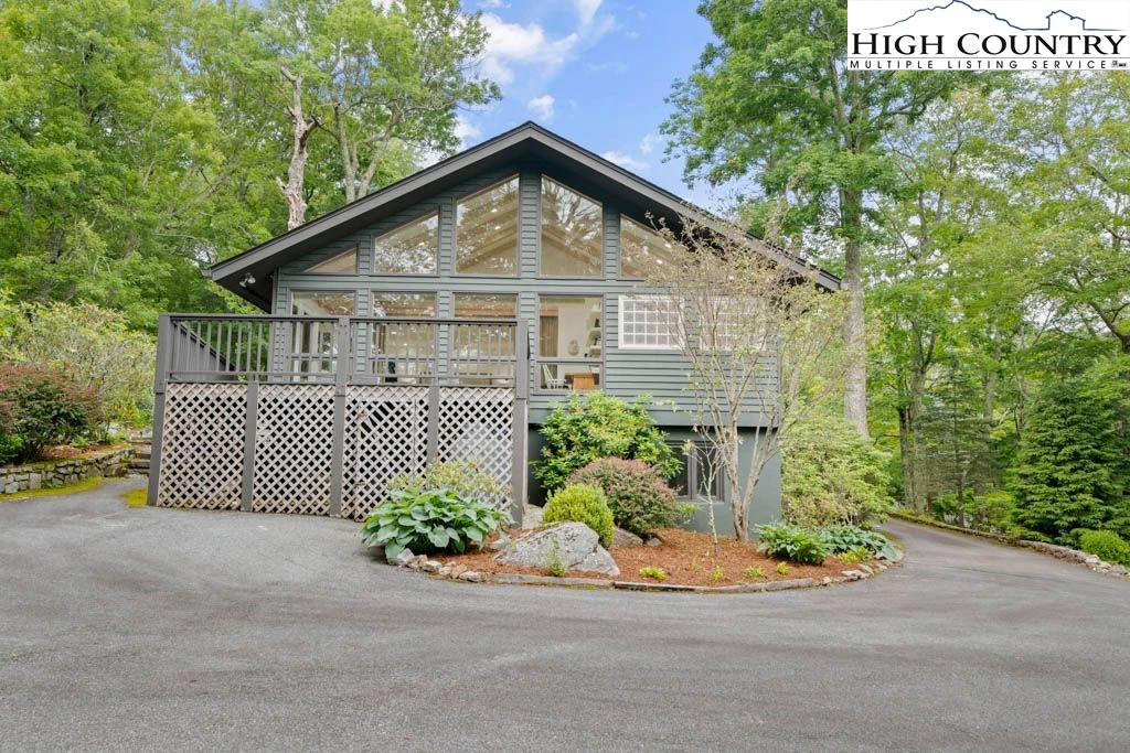 Image number 13 for the current listing