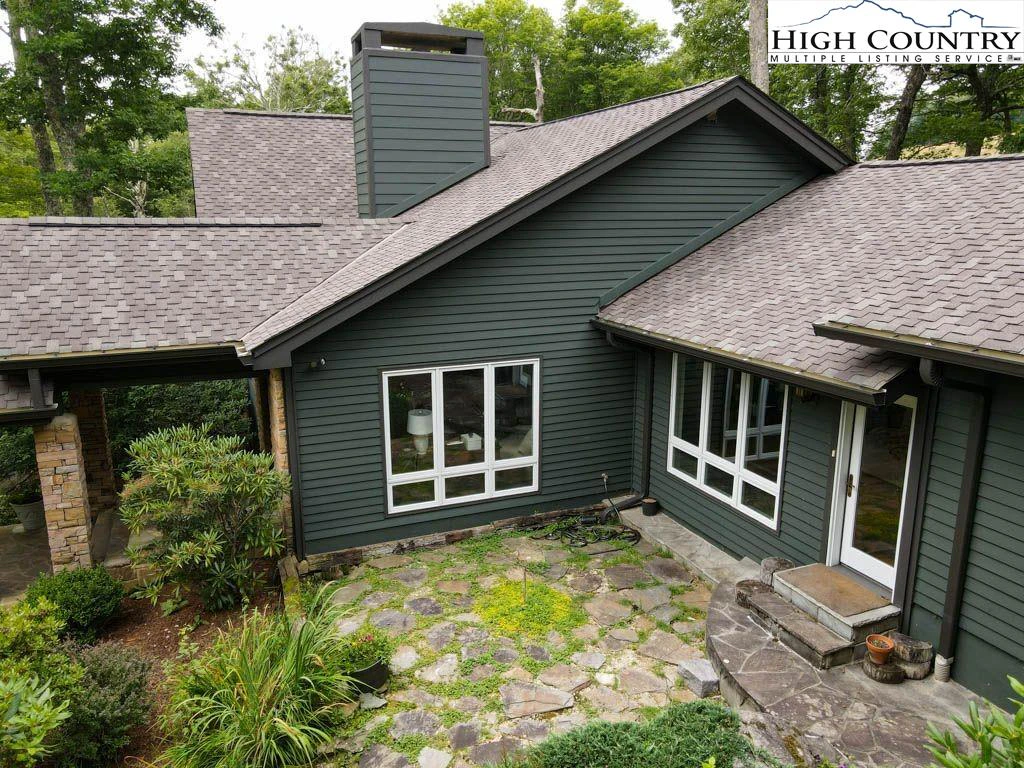 Image number 17 for the current listing