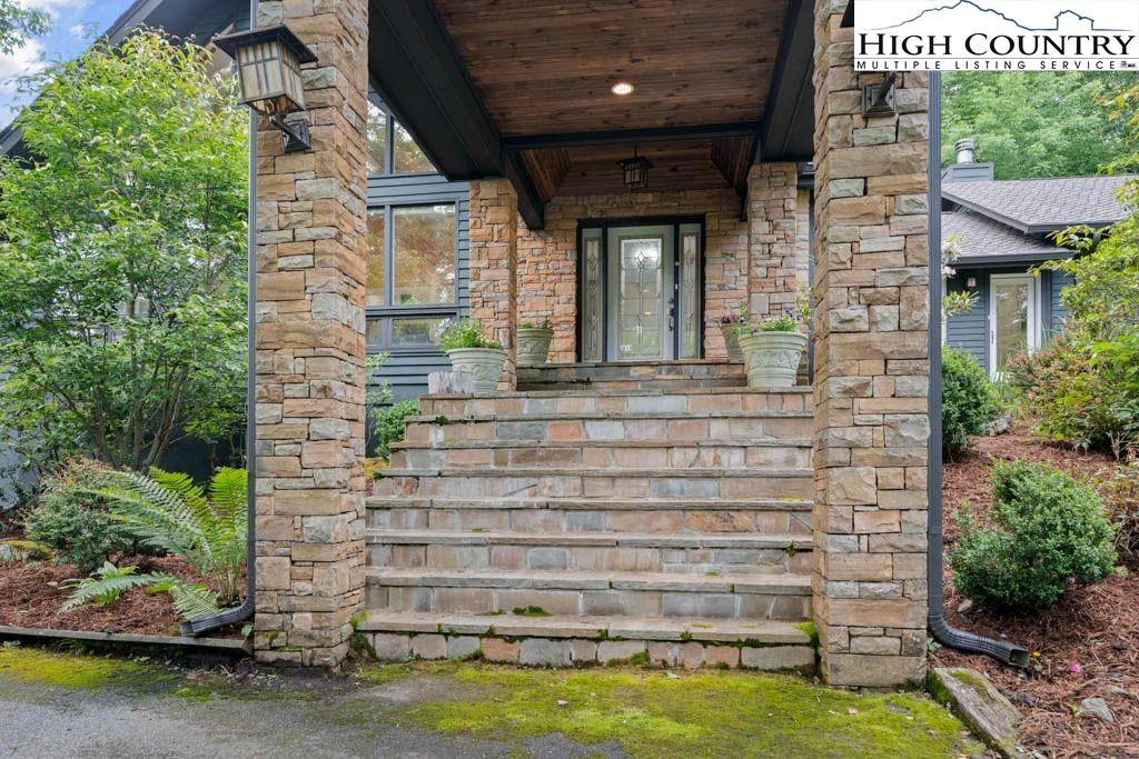 Image number 18 for the current listing