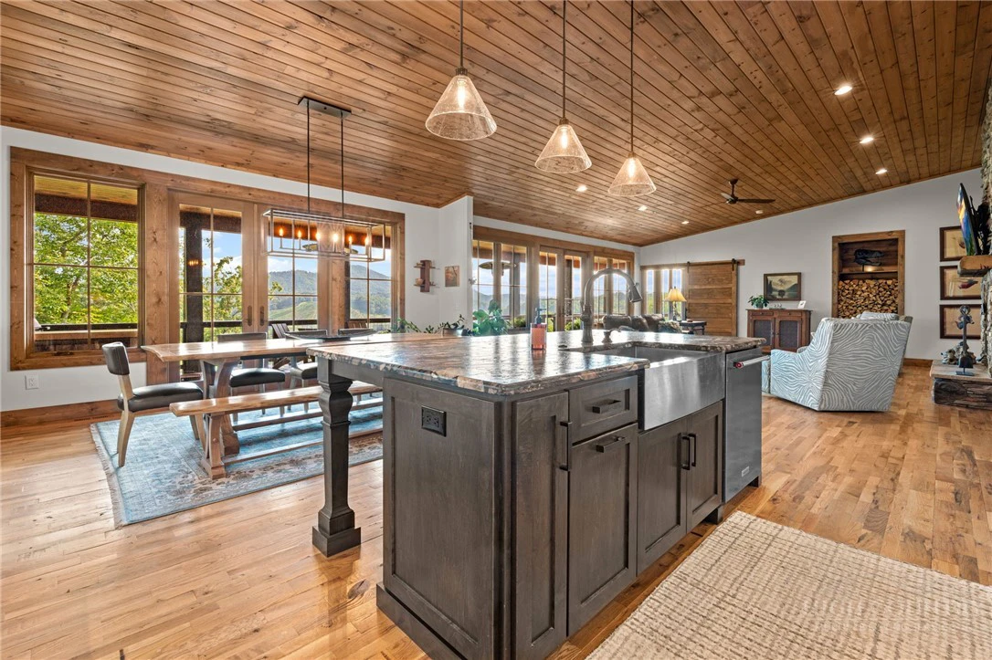 Image number 9 for the current listing