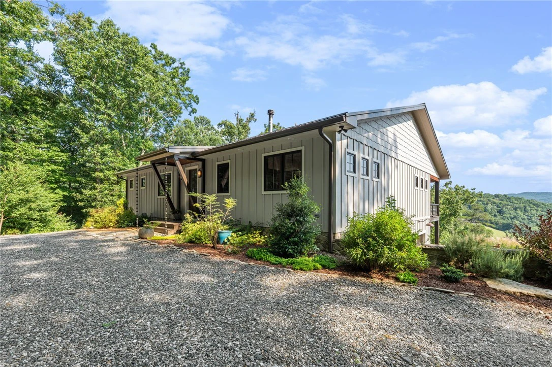 Image number 1 for the current listing