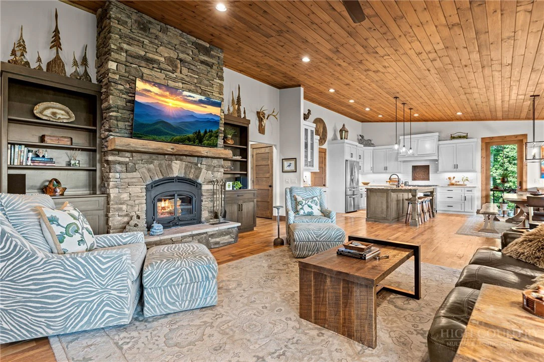 Image number 10 for the current listing