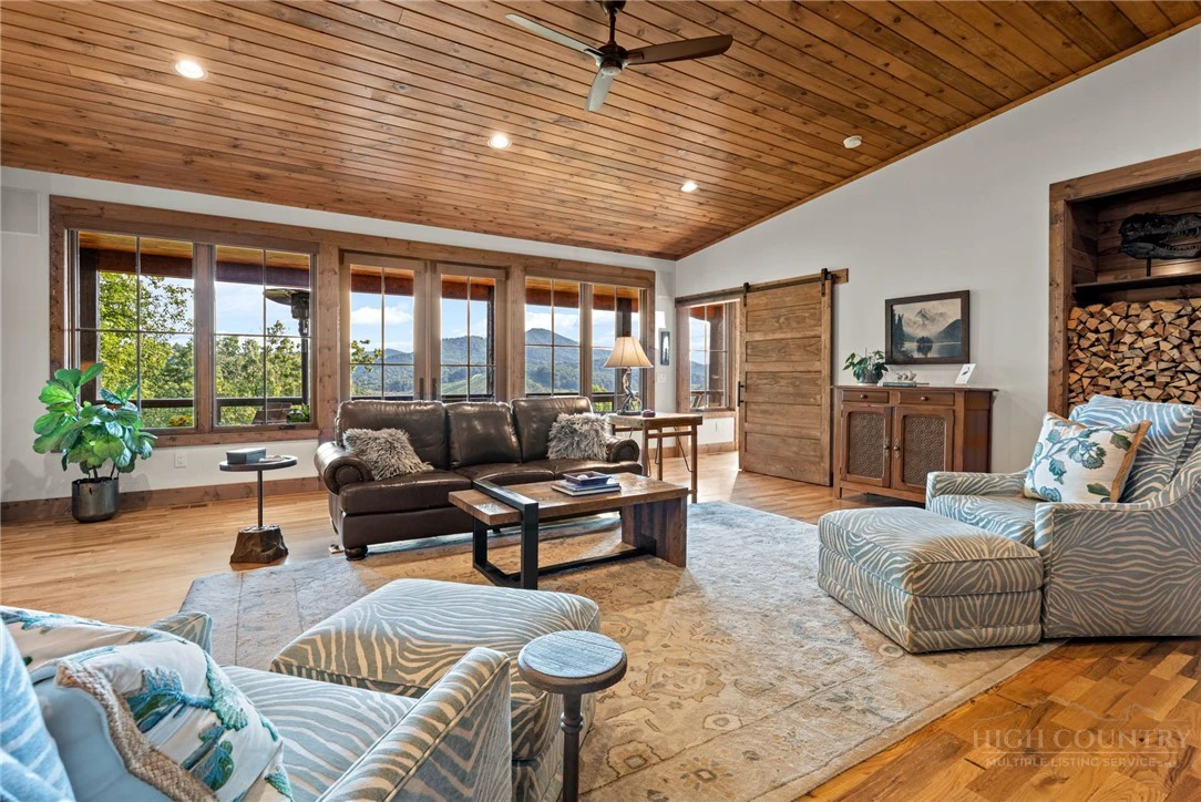 Image number 13 for the current listing