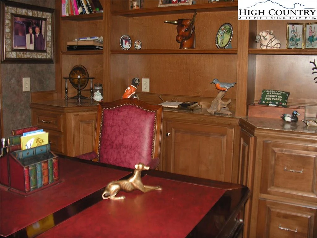 Image number 4 for the current listing