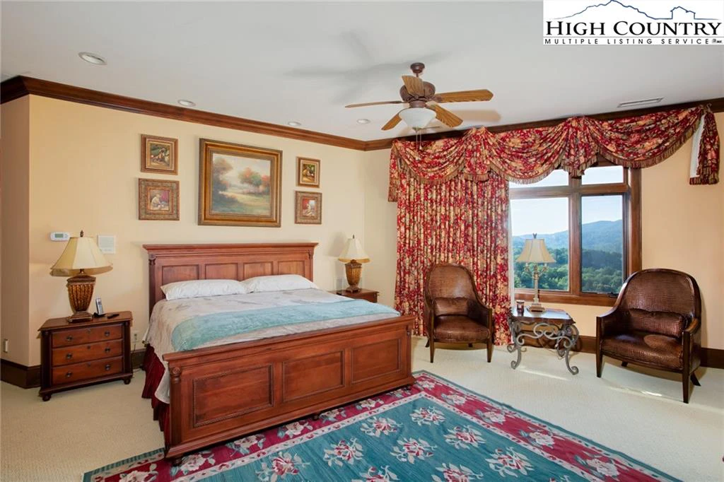 Image number 5 for the current listing