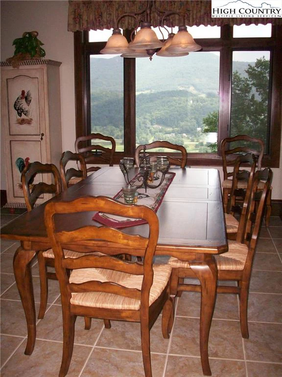 Image number 7 for the current listing