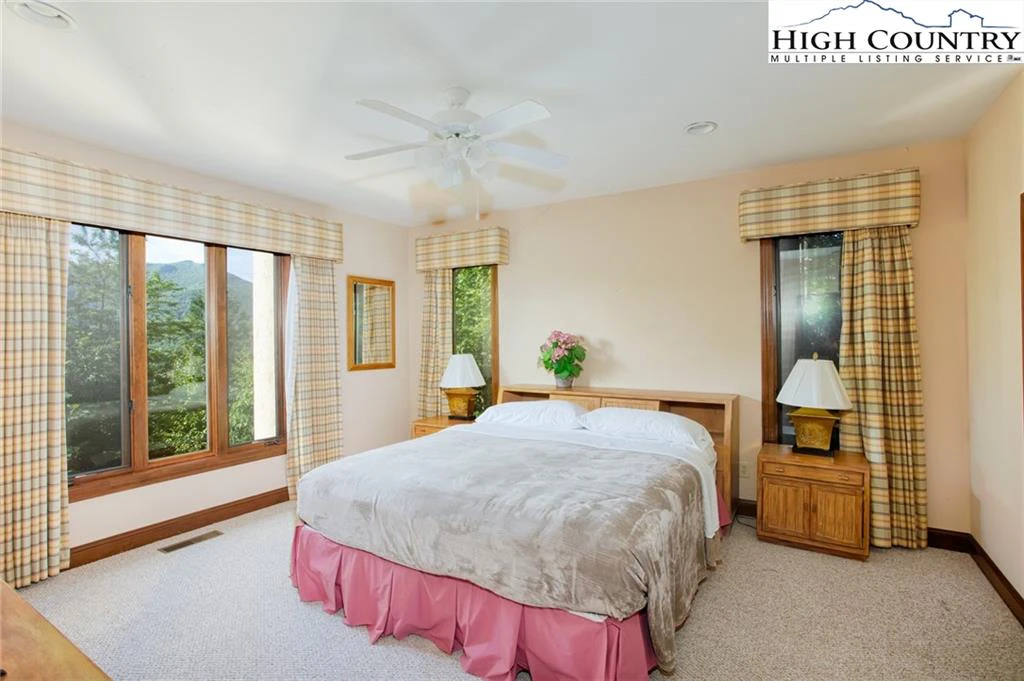 Image number 10 for the current listing