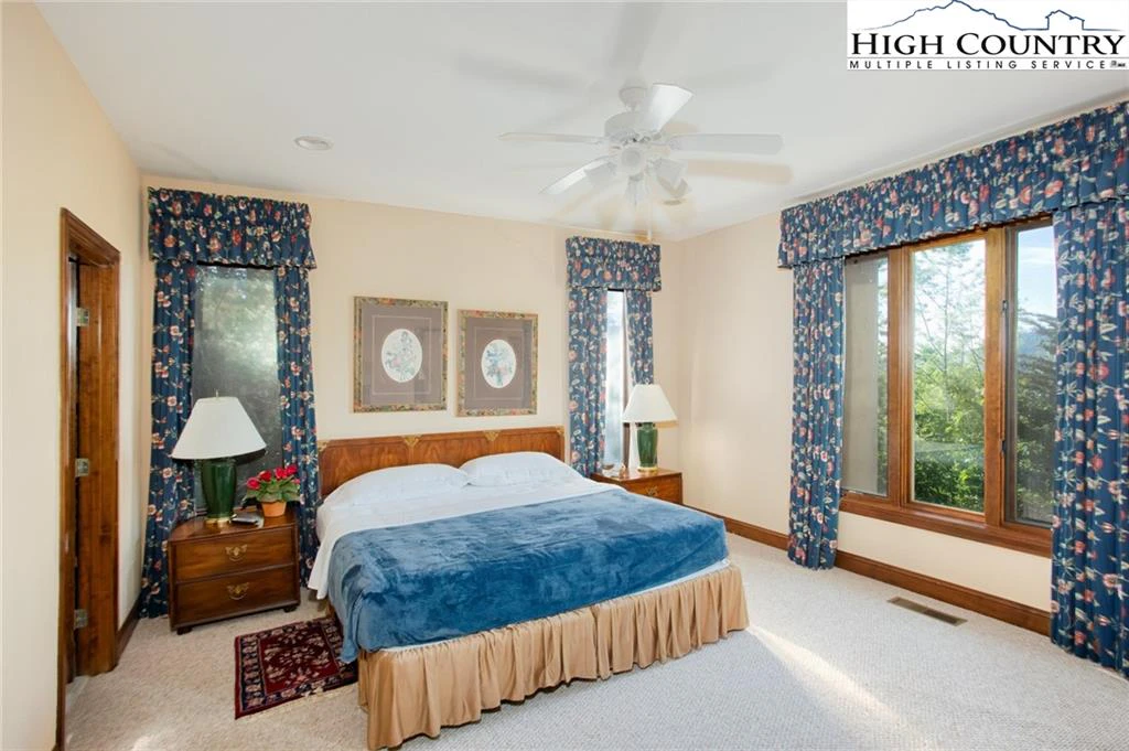 Image number 2 for the current listing
