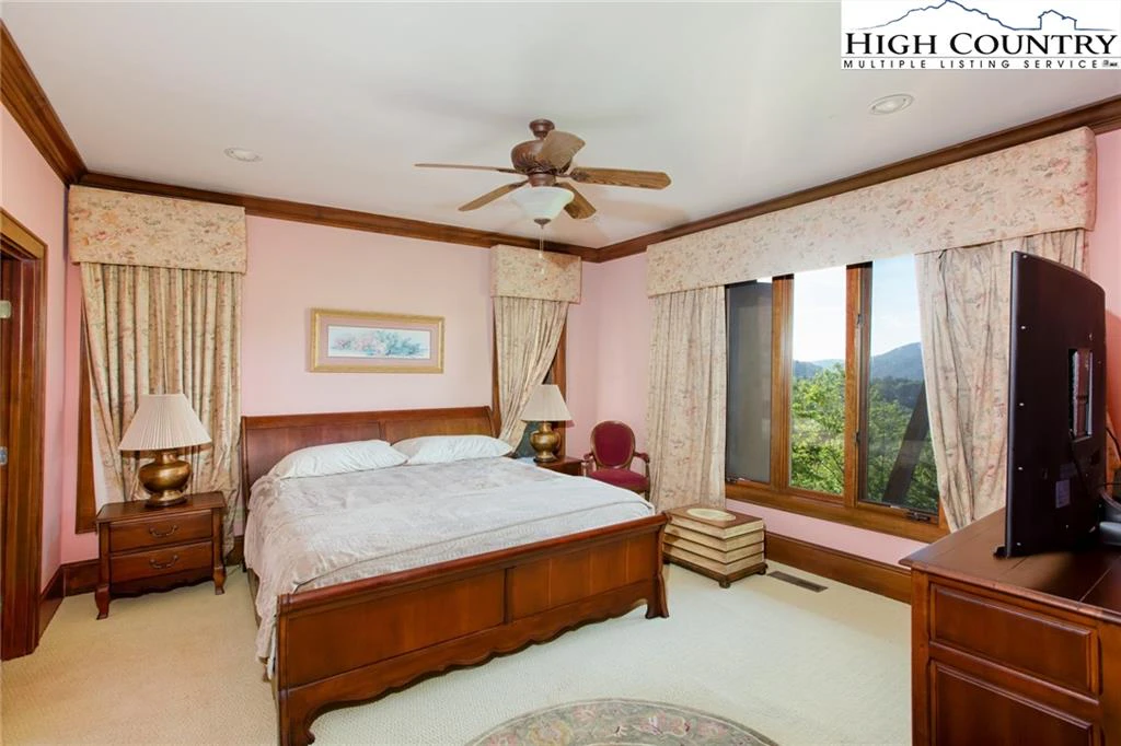 Image number 12 for the current listing